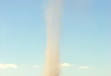 Fenomena Dust Devil Muncul di Kawasan Wisata Gunung Bromo