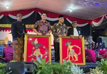 Kolaborasi Disbudpar dan DPRD Jatim Gelar Wayang Kulit untuk Lestarikan Budaya