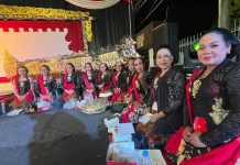 Pergelaran Wayang Kulit 10 Dalang di Surabaya Sukses Pukau Ribuan Penonton