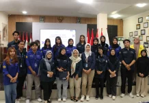 Belajar Langsung di RRI Surabaya, UKM Aktual UWKS Perdalam Dunia Jurnalistik Radio