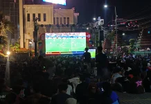 Ribuan Penggemar Bola Antusias Nobar Semifinal Piala Dunia di DPRD Jatim