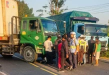 Hendak Berangkat Sekolah, Pelajar Balong Bendo Alami Patah Tulang Ditabrak Truk