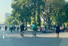 Mengisi Pagi Akhir Pekan, Warga Surabaya Menikmati Udara Segar di Kawasan Grahadi