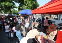 Eri Cahyadi Pastikan PKL CFD Taman Bungkul Berjualan Gratis