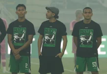Persebaya Gelar Penghormatan untuk Andie Peci Laga Perayaan Ke-99