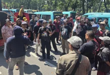Sopir Angkot Geruduk Dishub Jatim Minta Halte Medaeng Tidak Digunakan Trans Jatim