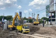 Pemkot Surabaya Lanjutkan Pelebaran Jalan Raya Menganti Sepanjang 950 Meter