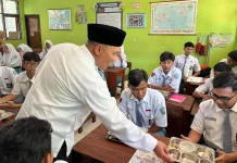 Guru Sidoarjo Mulai Nikmati Program Makan Bergizi Gratis