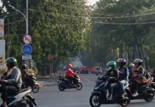 Perbaikan Jalan di Simpang DR Soetomo–Raya Darmo Tuai Apresiasi Warga