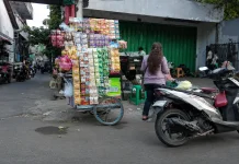 Satpol PP Perketat Pengawasan PKL di Pasar Tembok