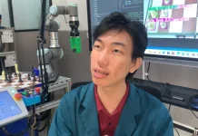 Mahasiswa Teknik Elektro Ubaya Hadirkan Inovasi Robot Catur Berbasis AI