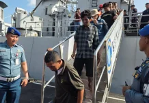 KRI Nala 363 Milik TNI AL Evakuasi 32 Korban Kebakaran KM Mutiara Sentosa II