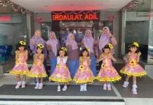TK Bhakti Ananda Sukodono Pukau Panggung HUT RRI 2026 lewat Busana Daur Ulang