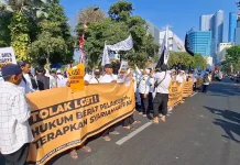 Ribuan Massa Aliansi Umat Peduli Generasi Gelar Aksi Tolak LGBT di Surabaya