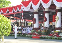 Gubernur Khofifah Ajak Warga Ikuti Upacara HUT ke-81 RI di Grahadi