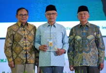 Haedar Nashir Terima Kartu Wartawan Utama Khusus Dewan Pers
