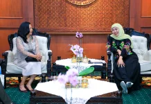 Khofifah Dorong Alumni UNAIR Perkuat Jejaring Global