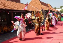 Penghuni Liponsos Keputih Adu Kreativitas Rayakan HUT RI