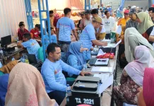 Festival Pesisir Mandangin Dekatkan Layanan Administrasi Warga