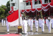 Upacara HUT ke-81 RI di Surabaya, Wali Kota Eri Dorong Pemuda Aktif Jaga Kemerdekaan