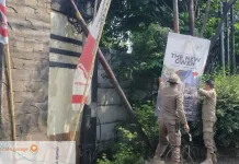 Satpol PP Sidoarjo Tertibkan Puluhan Reklame Bermasalah