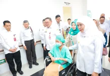 Kado Agustusan, Khofifah Gratiskan MCU di RS Paru Manguharjo