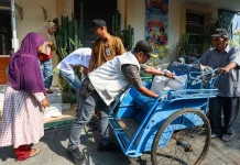 Pemkot Surabaya Bersama Bulog Salurkan Bantuan Beras untuk 184 Ribu KPM