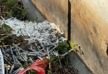 Ribuan Jarum Suntik Bekas Ditemukan di Parit Sidoarjo