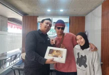 Roni Fathurahman Kembangkan Usaha Donat dari Hobi Jajan