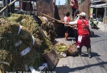 Sampah di Jembatan Genting Langsung Dibersihkan