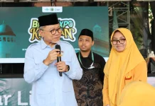 Santri SMK Kreatif Chasbullah Jombang Olah Sampah Jadi Paving dan Biogas