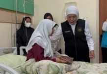 Gubernur Khofifah Kunjungi Santri Korban Keracunan Makanan