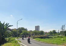 Warga Soroti Jembatan dan PJU Klumprik