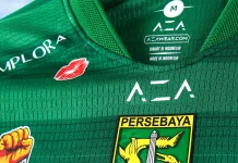 Kecup Bibir di Jersey, Simbol Makin Inklusifnya Sepak Bola