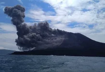 Erupsi Anak Krakatau Ganggu 16 Penerbangan di Juanda
