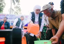 Gubernur Khofifah Salurkan 120 Rit Air Bersih ke Blitar