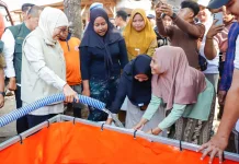 Gubernur Khofifah Salurkan Air Bersih untuk 19.837 Warga Pasuruan