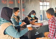 Tim Unesa Beri Layanan Kesehatan Warga dan Ibu Hamil Pascagempa NTT