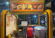 Unik dan Otentik, Toko Mie 865 Boyong Konsep Jualan Pakai Bajaj di RRI Fest