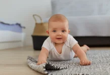 Kenali Tahapan Perkembangan Bayi Sesuai Usia