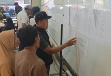 Kecelakaan KM Virgo Transport 8, Keluarga Korban Padati Posko Terpadu di Surabaya