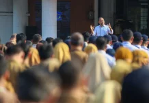 Walikota Eri Minta ASN Surabaya Turun Lapangan