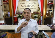 Wali Kota Eri Larang Sekolah Negeri Jual Seragam