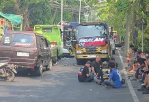 Pertemuan dengan Pertamina Tidak Memuaskan, Ratusan Sopir Truk Blokir Jalan