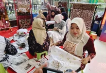Naik Kereta Sambil Belajar Membatik di Stasiun Gubeng