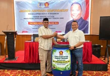 Dorong Ketahanan Pangan, Ketua Komisi A DPRD Surabaya Bagikan 200 Komposter