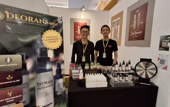 Mahasiswa UNAIR Sukses Kembangkan Usaha Deorans