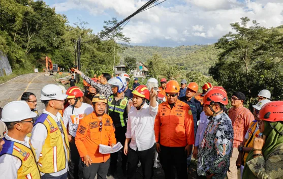 Emil Dardak Ingatkan Keamanan Destinasi Wisata saat Cuaca Ekstrem