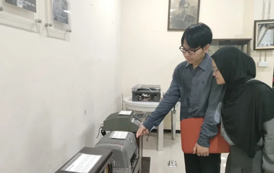 PPI Dunia Kunjungi RRI Surabaya, Telusuri Sejarah Penyiaran Radio