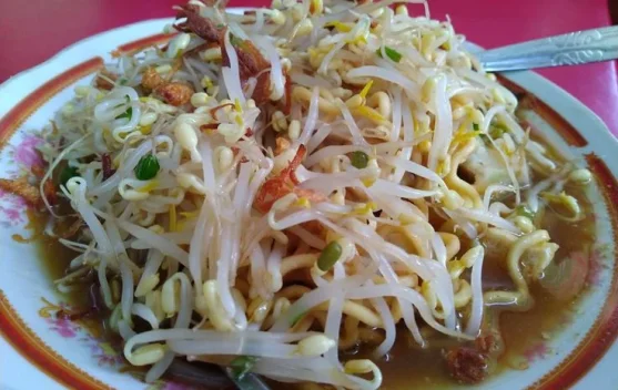 Lontong Mie Surabaya, Perpaduan Budaya dalam Semangkuk Kuliner Legendaris